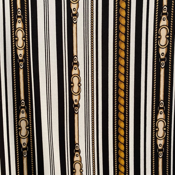 Premise equestrian motif striped sleeveless top with front rushing - Picture 10 of 16